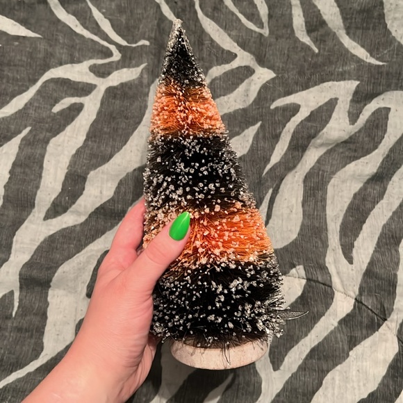 Halloween Bottle Brush Tree - Picture 2 of 3